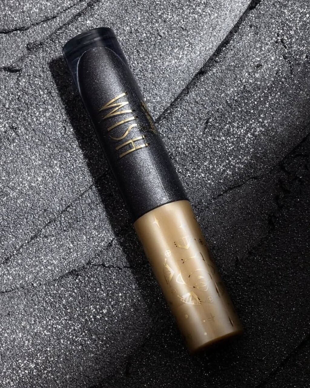 Instagram post from glow.luxee. This post is in position 1.