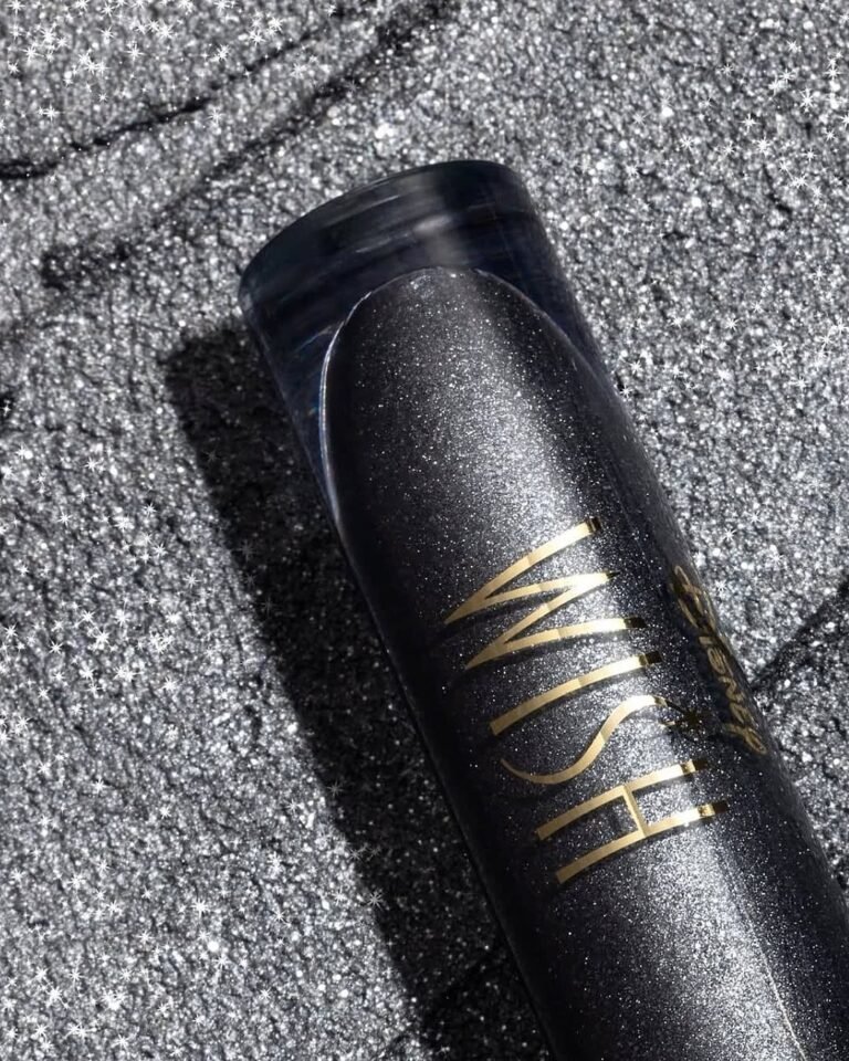 Instagram post from glow.luxee. This post is in position 1.