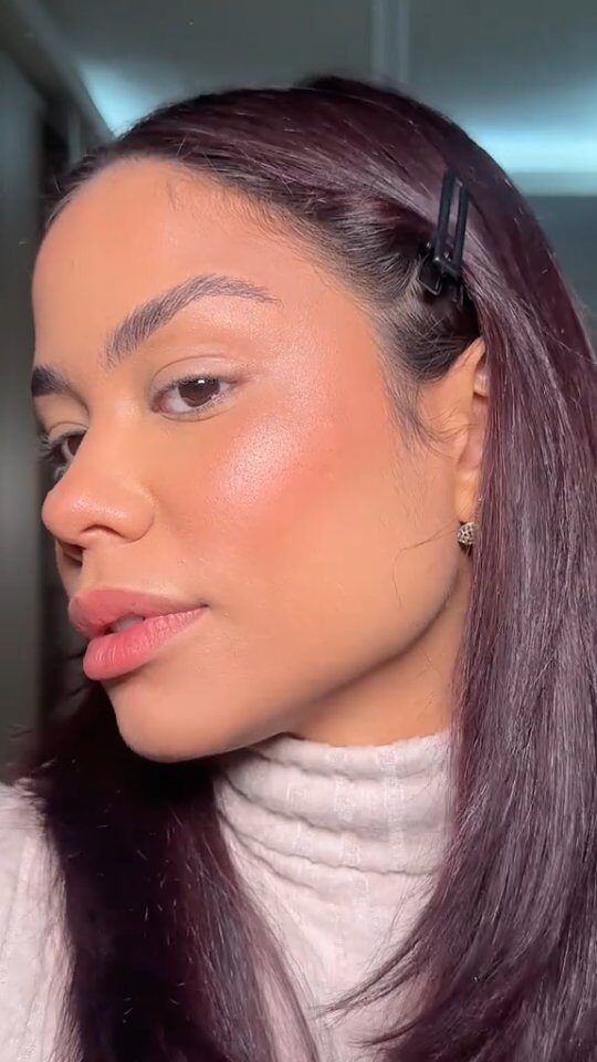 Instagram post from glow.luxee. This post is in position 2.