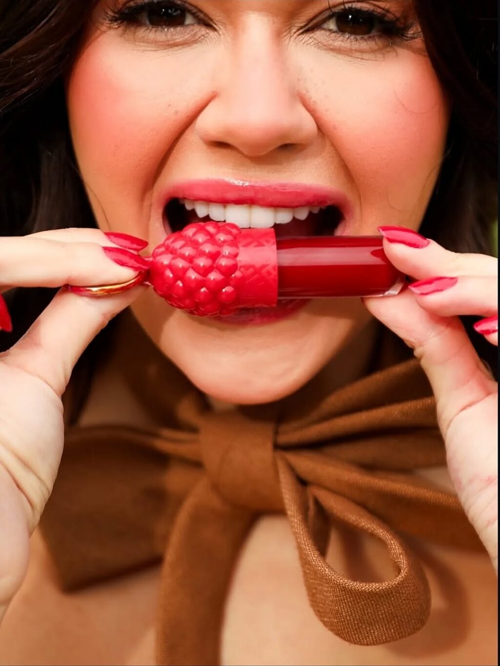 Instagram post from glow.luxee. This post is in position 0.