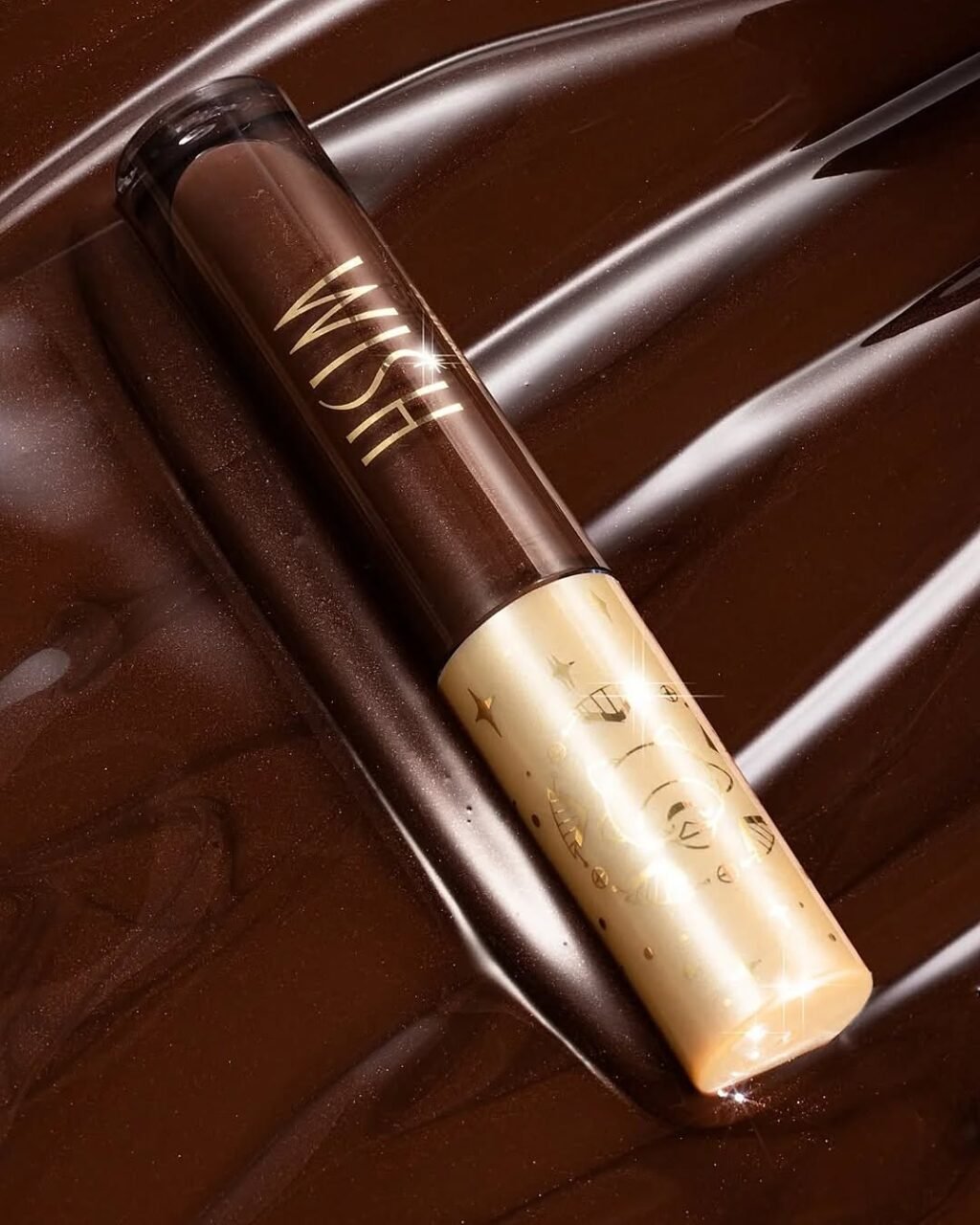 Instagram post from glow.luxee. This post is in position 0.